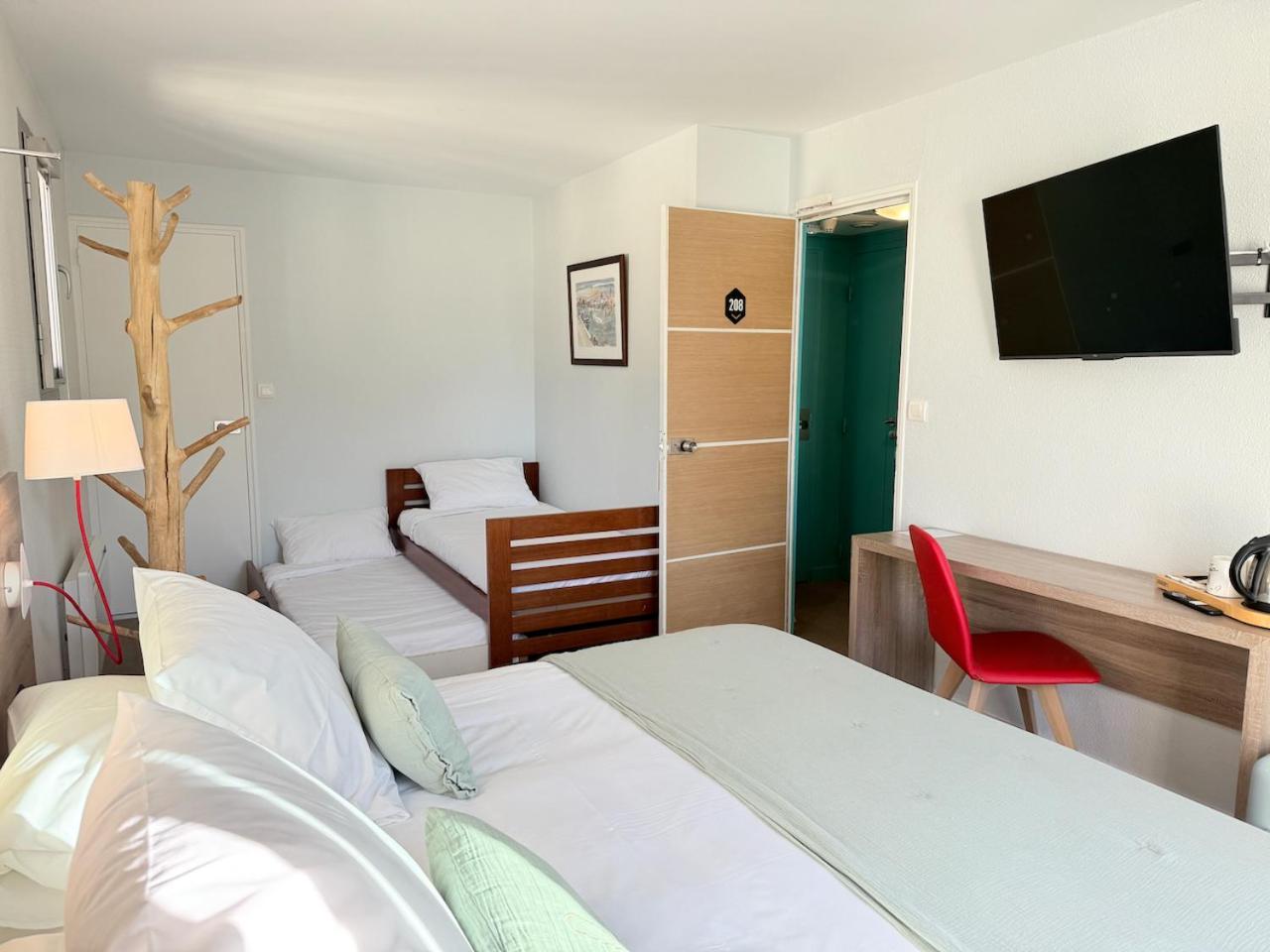 Hotel Beau Soleil Порник Екстериор снимка