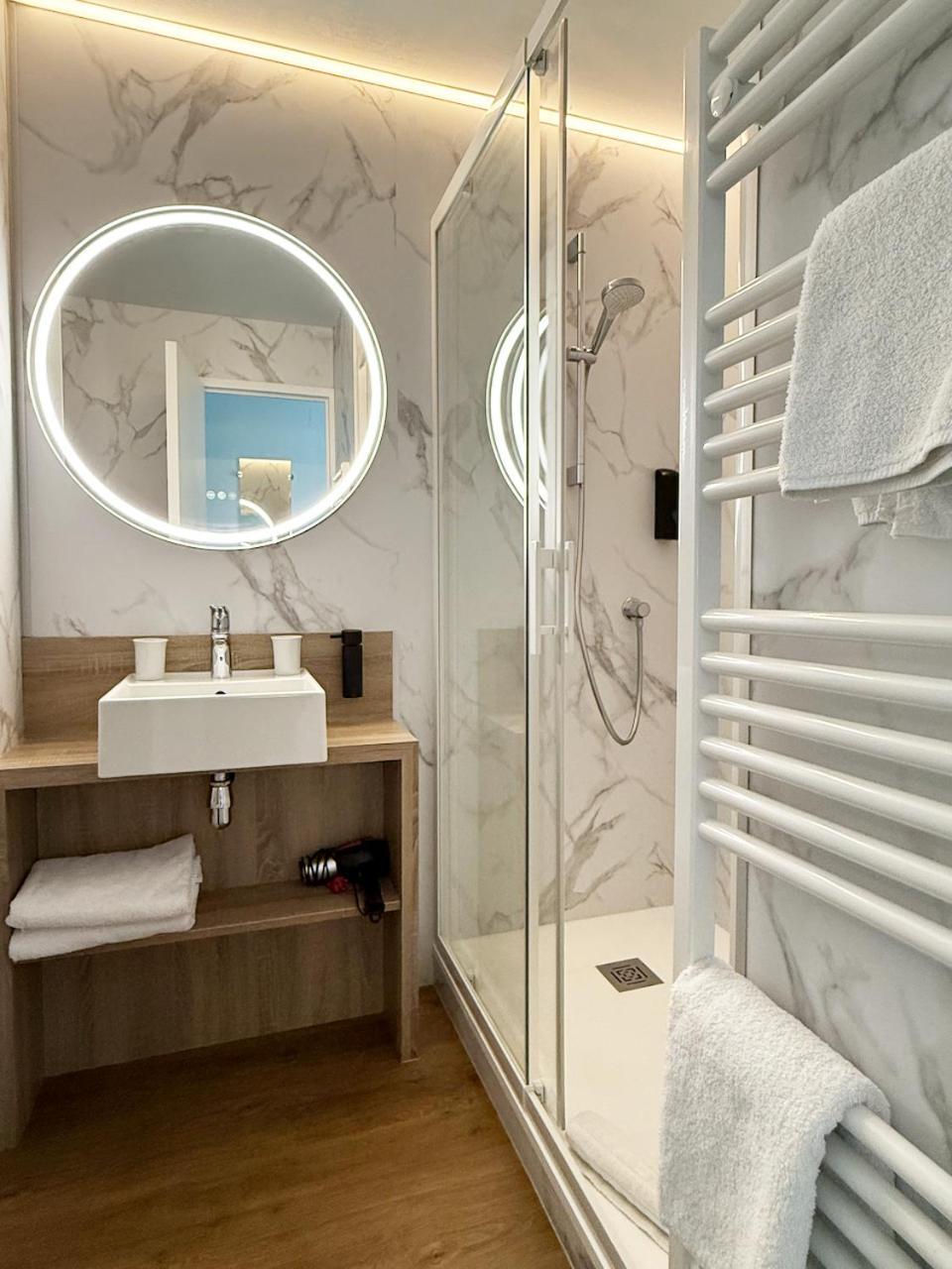 Hotel Beau Soleil Порник Екстериор снимка