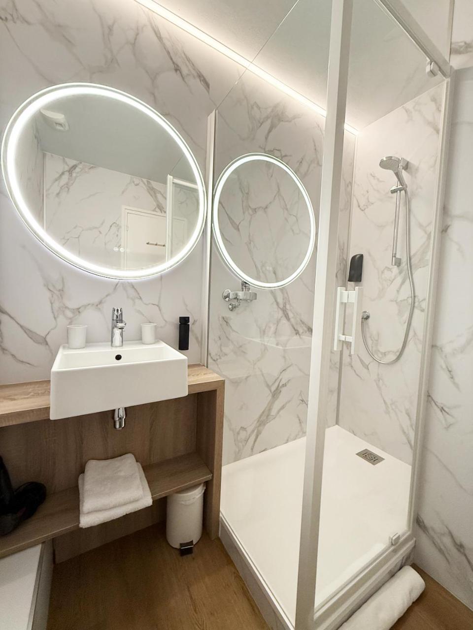 Hotel Beau Soleil Порник Екстериор снимка