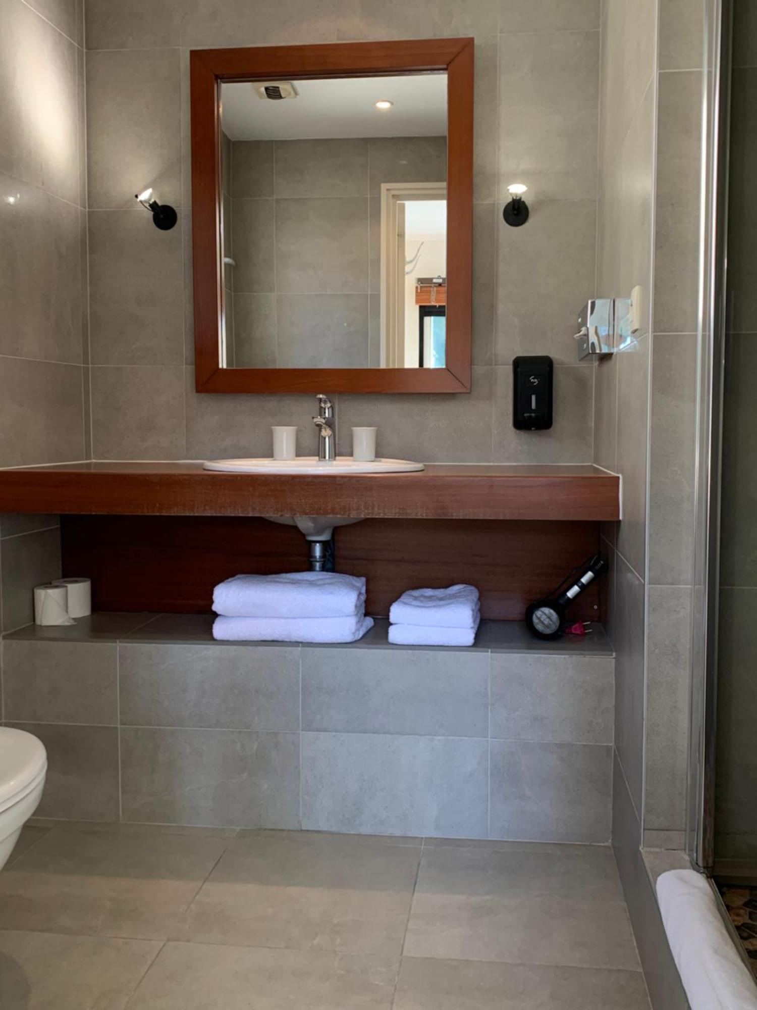 Hotel Beau Soleil Порник Екстериор снимка